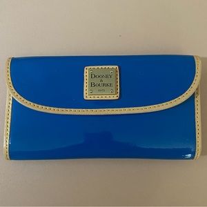 Dooney & Bourke Patent Continental Clutch